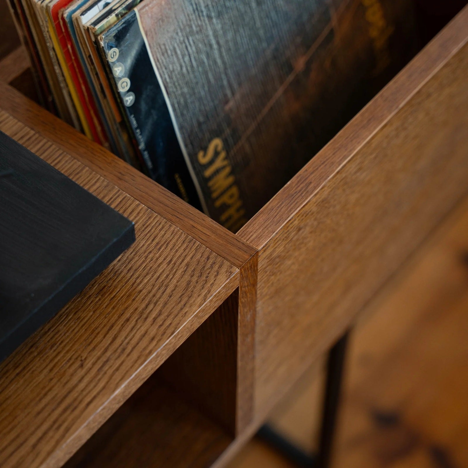 PLAY Plattenschrank – LP Aufbewahrung aus Holz