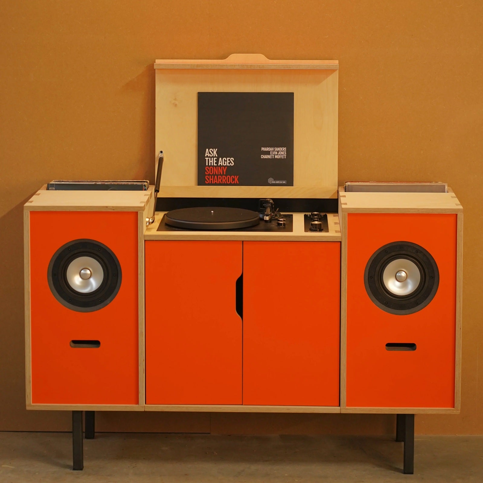 Plyphonic Model B Audiomöbel