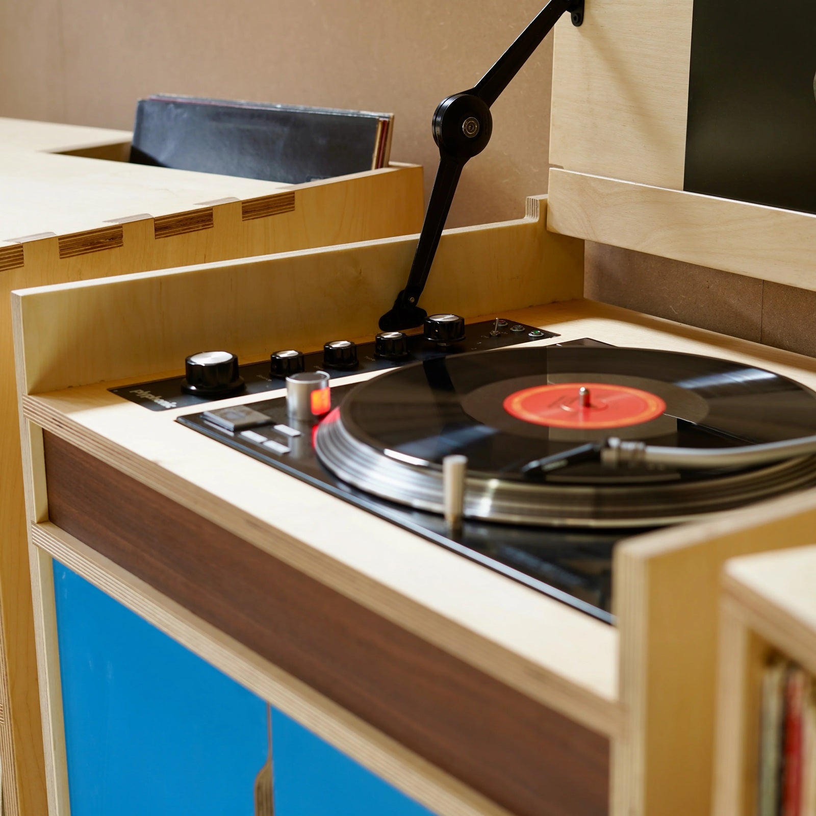 Plyphonic Model A Audiomöbel