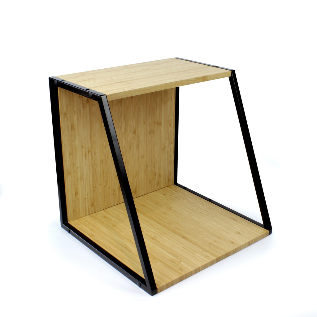 Detail van de NorStone Vinyl LP Case met bamboe panelen en zwart metalen frame